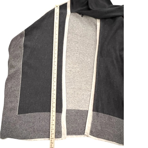 NIC + ZOE Sweater Wrap Attached Scarf Dark Gray Cream One Size - Picture 14 of 14